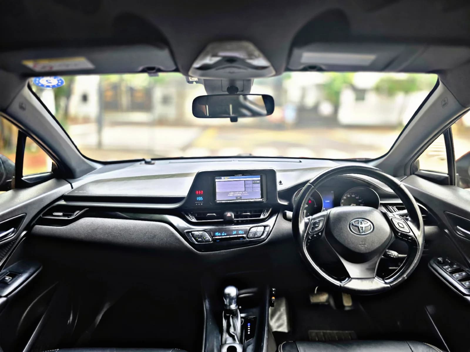 TOYOTA CH-R